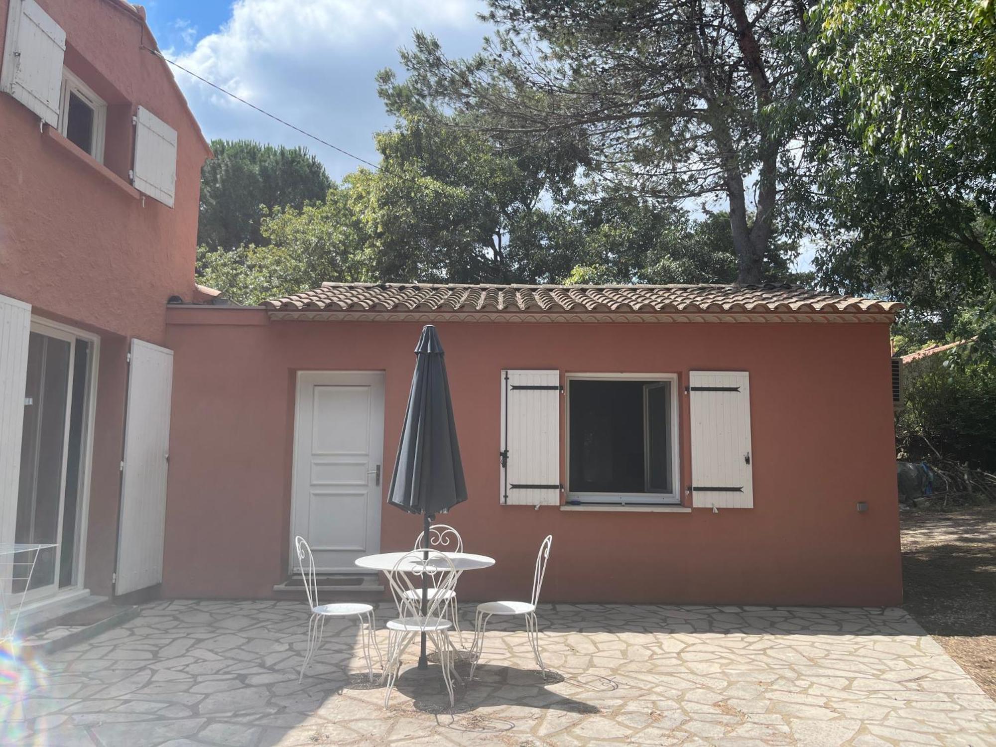 Studio Independant Calme Pas Loin Du Centre Nimes Exterior photo