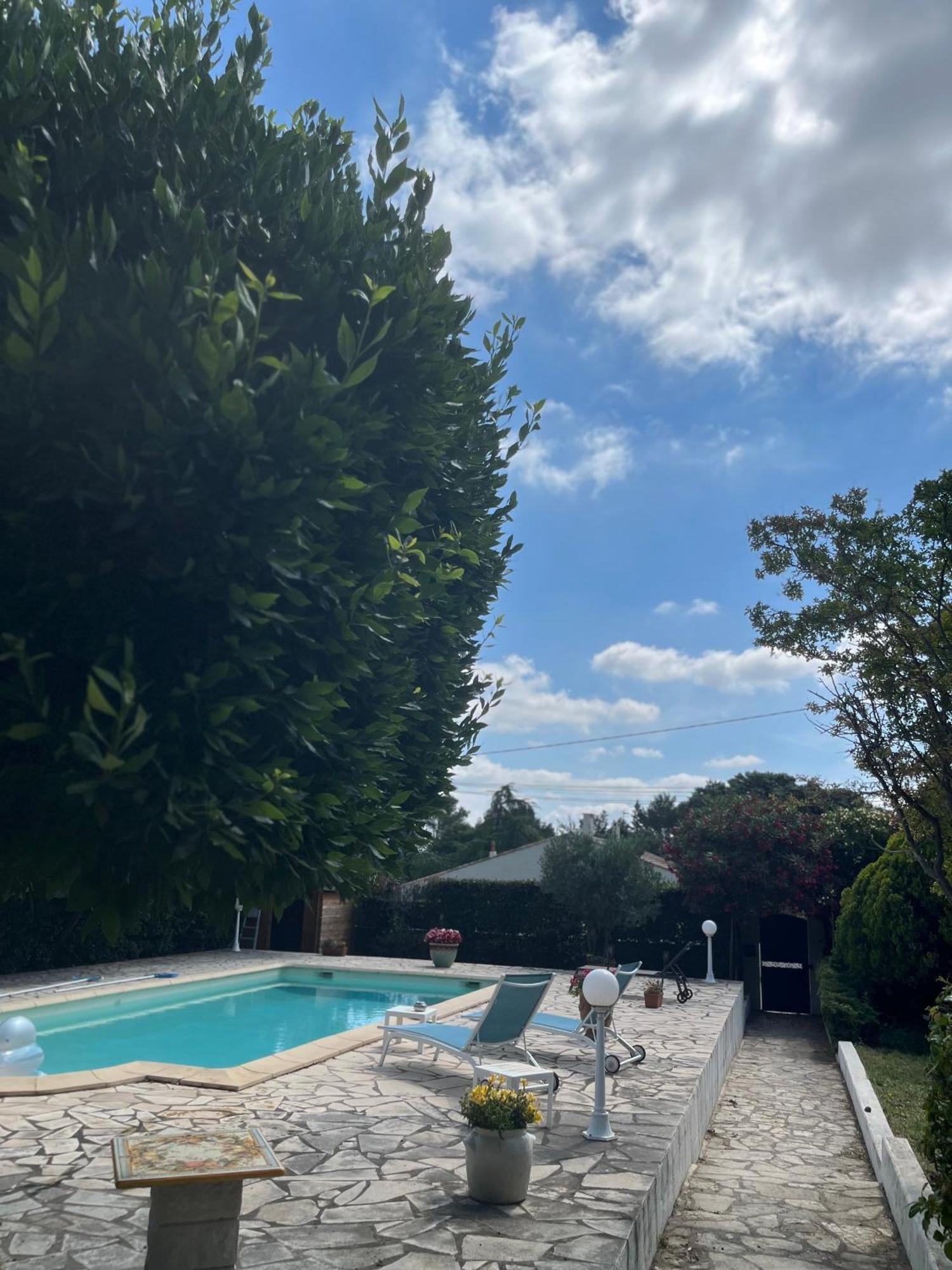 Studio Independant Calme Pas Loin Du Centre Nimes Exterior photo